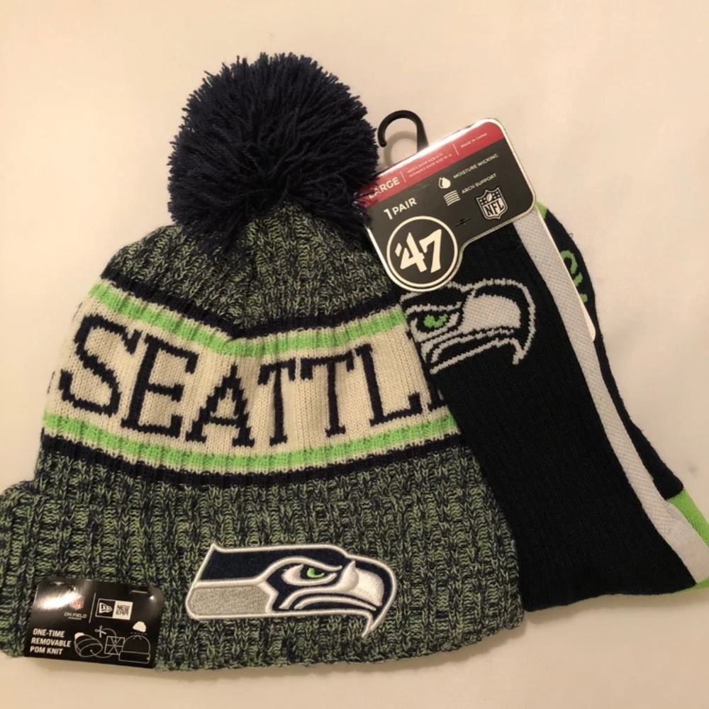 Seattle Seahawks XMAS Beanie / Socks bundle NWT